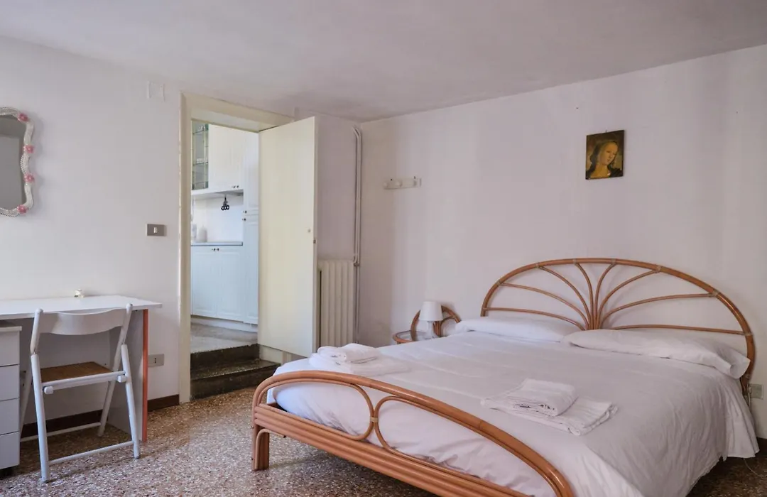 Lustraferi Apartment-1